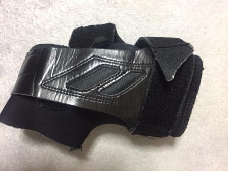 普段のバスケットボールに使用している足首用サポーター